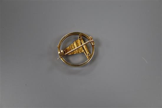 A 1950s 9ct gold and enamel set openwork circular pennant brooch, retailed by Benzies in Cowes, 22mm, gross 4.7 grams.